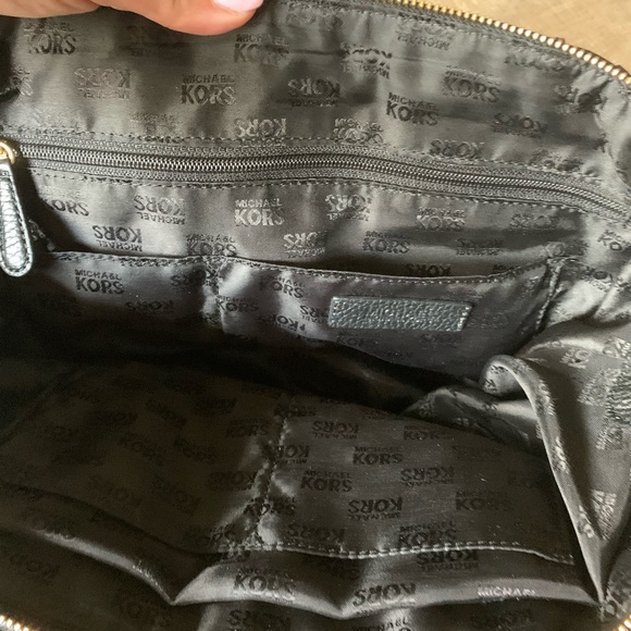 Michael Kors Hudson Black Pebbled Leather Shoulder Bag Purse EXCELLENT - Picture 6 of 16